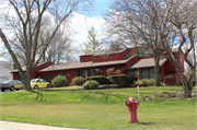 2555 S PARKSIDE CT, a Contemporary house, built in New Berlin, Wisconsin in 1973.
