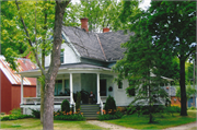 600 N MICHIGAN ST, a Queen Anne house, built in De Pere, Wisconsin in 1906.