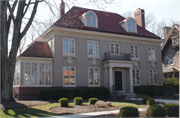 4425 N Lake Dr, a Colonial Revival/Georgian Revival house, built in Shorewood, Wisconsin in 1917.