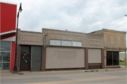 710 S Main St, a Commercial Vernacular garage, built in Oshkosh, Wisconsin in 1917.
