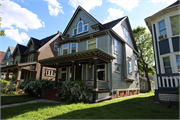 2967 N FARWELL AVE, a Colonial Revival/Georgian Revival house, built in Milwaukee, Wisconsin in 1902.