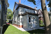2967 N FARWELL AVE, a Colonial Revival/Georgian Revival house, built in Milwaukee, Wisconsin in 1902.