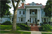 3201 N LAKE DR, a Neoclassical/Beaux Arts house, built in Milwaukee, Wisconsin in 1906.