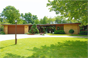8580 N Seneca Rd, a Ranch house, built in Fox Point, Wisconsin in 1958.