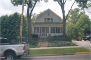 1010 VAN BUREN ST, a Dutch Colonial Revival house, built in Madison, Wisconsin in 1909.
