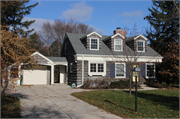 910 W APPLE TREE RD, a Colonial Revival/Georgian Revival house, built in Glendale, Wisconsin in 1940.