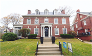 3043 N SUMMIT AVE, a Colonial Revival/Georgian Revival house, built in Milwaukee, Wisconsin in 1911.