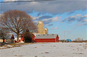 6420 RIVER RD, a Astylistic Utilitarian Building corn crib, built in Windsor, Wisconsin in 1940.