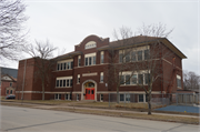 1417 13TH ST S, a Prairie School school – elem/middle/jr high/high, built in La Crosse, Wisconsin in 1909.