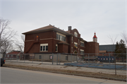 1417 13TH ST S, a Prairie School school – elem/middle/jr high/high, built in La Crosse, Wisconsin in 1909.