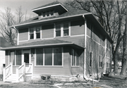 135 S 19TH ST, a American Foursquare house, built in La Crosse, Wisconsin in 1915.