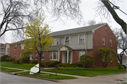 131 W SILVER SPRING DR (aka 5584 N LYDELL AVE), a Colonial Revival/Georgian Revival apartment/condominium, built in Whitefish Bay, Wisconsin in 1949.