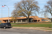 7600 W NORTH AVE, a Contemporary school – elem/middle/jr high/high, built in Wauwatosa, Wisconsin in 1956.
