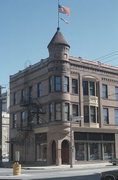 921 S 8TH ST, a Queen Anne retail building, built in Manitowoc, Wisconsin in 1899.