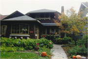 1924 N HI-MOUNT BLVD, a Bungalow house, built in Milwaukee, Wisconsin in 1913.