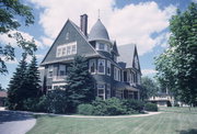610 N 8TH ST, a Shingle Style house, built in Manitowoc, Wisconsin in 1891.