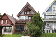 3331-33 N 8TH ST, a Queen Anne duplex/two-flat, built in Milwaukee, Wisconsin in 1909.