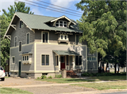 325 E 2ND ST, a Craftsman house, built in New Richmond, Wisconsin in 1913.