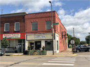 258 S KNOWLES AVE 258 S KNOWLES AVE, a Commercial Vernacular post office, built in New Richmond, Wisconsin in 1900.