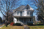 190 S CHESTNUT ST, a Queen Anne house, built in Platteville, Wisconsin in 1906.