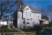 190 S CHESTNUT ST, a Queen Anne house, built in Platteville, Wisconsin in 1906.