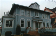2665 N LAKE DR 2665 N LAKE DR, a American Foursquare house, built in Milwaukee, Wisconsin in 1915.
