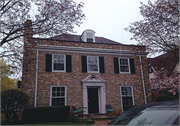 2010-2020 N LAKE DR (2104 E LAFAYETTE PL), a Colonial Revival/Georgian Revival duplex, built in Milwaukee, Wisconsin in 1937.