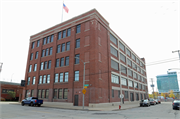 1635 W ST PAUL AVE, a Commercial Vernacular industrial bldg/manufacturing facility, built in Milwaukee, Wisconsin in 1924.