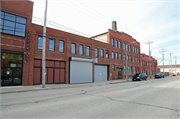 1811-1825 W ST PAUL AVE, a Astylistic Utilitarian Building industrial building, built in Milwaukee, Wisconsin in 1913.