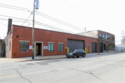 2023-2045 W ST PAUL AVE, a Astylistic Utilitarian Building industrial bldg/manufacturing facility, built in Milwaukee, Wisconsin in 1923.