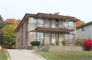 11734 W. Bluemound Road, a Contemporary apartment/condominium, built in Wauwatosa, Wisconsin in 1961.