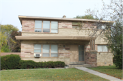 12216 W. Bluemound Road, a Contemporary apartment/condominium, built in Wauwatosa, Wisconsin in 1961.
