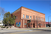 519 W NORTH WATER ST, a Commercial Vernacular large retail building, built in New London, Wisconsin in 1874.