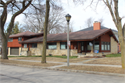 4101 N Lake Dr, a Contemporary house, built in Shorewood, Wisconsin in 1957.