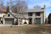 4068 N Lake Dr, a Colonial Revival/Georgian Revival house, built in Shorewood, Wisconsin in 1940.