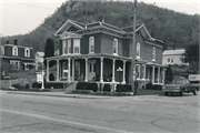 1111 S MAIN ST, a Italianate house, built in Alma, Wisconsin in 1866.