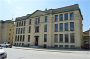 831 N VAN BUREN ST, a Neoclassical/Beaux Arts elementary, middle, jr.high, or high, built in Milwaukee, Wisconsin in 1907.