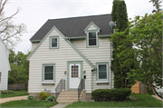 825 BLESCH PLACE, a Colonial Revival/Georgian Revival house, built in Green Bay, Wisconsin in 1940.