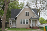 214 S CHESTNUT AVE, a Front Gabled house, built in Green Bay, Wisconsin in 1876.