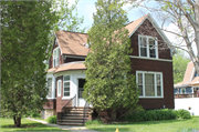332-334 S CHESTNUT AVE, a Queen Anne duplex/two-flat, built in Green Bay, Wisconsin in 1891.