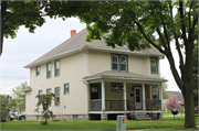 802 N CHESTNUT AVE, a American Foursquare house, built in Green Bay, Wisconsin in 1904.