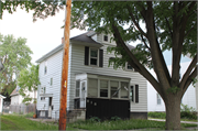 818 HUBBARD ST, a American Foursquare house, built in Green Bay, Wisconsin in 1909.