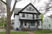 158 N MAPLE AVE, a Queen Anne house, built in Green Bay, Wisconsin in 1904.