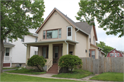 230 N OAKLAND AVE, a Queen Anne house, built in Green Bay, Wisconsin in 1885.