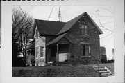 1914 S 14TH ST, a Gabled Ell house, built in Manitowoc, Wisconsin in 1908.
