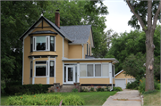 418 E MAIN ST, a Queen Anne house, built in Palmyra, Wisconsin in 1895.
