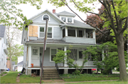 347-9 N MAPLE AVE, a American Foursquare house, built in Green Bay, Wisconsin in 1890.