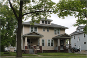 327-329 N MAPLE AVE, a Craftsman duplex/two-flat, built in Green Bay, Wisconsin in 1889.