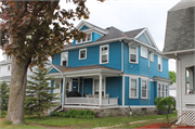 114 S MAPLE AVE, a American Foursquare duplex/two-flat, built in Green Bay, Wisconsin in 1908.