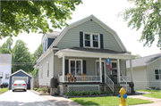 819 OREGON ST, a Dutch Colonial Revival house, built in Green Bay, Wisconsin in 1909.